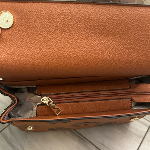 Brown Handbag with matching wallet - Picture 8 of 9